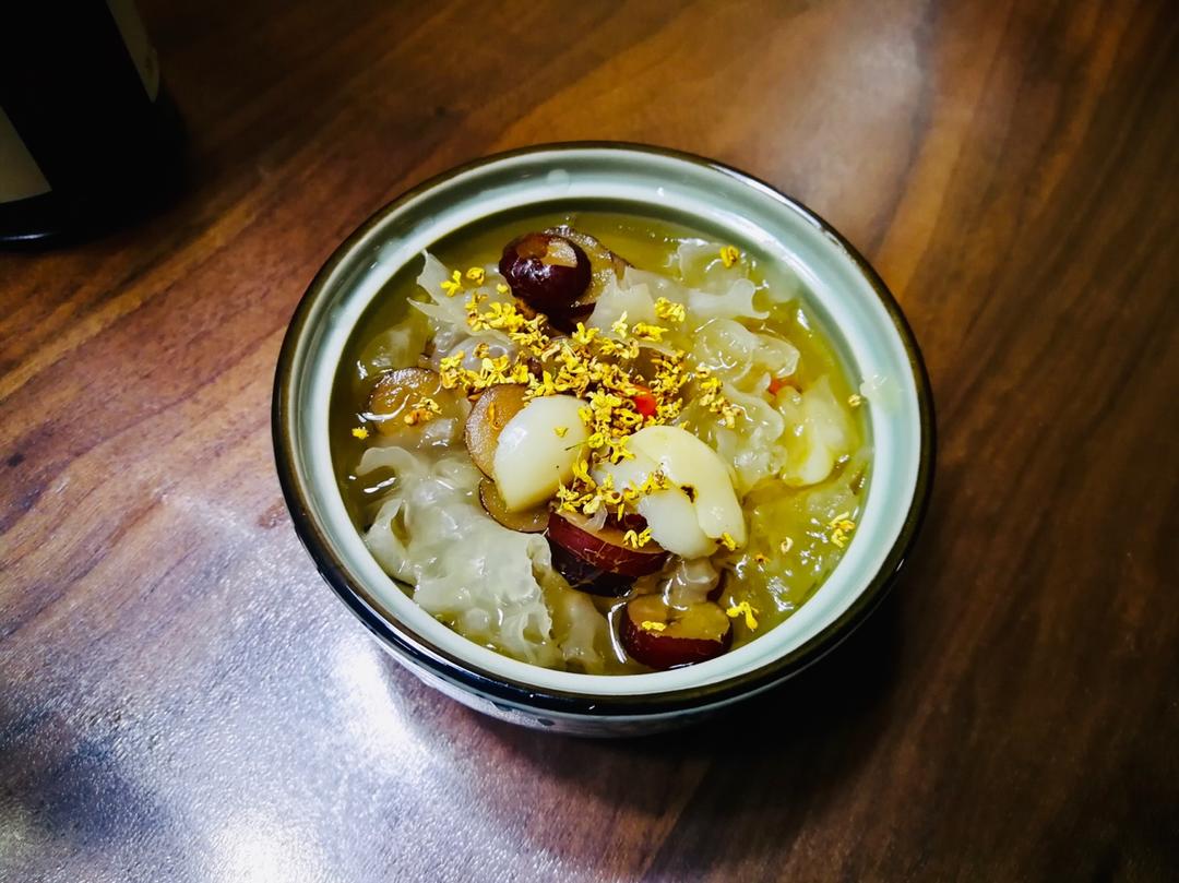 冰糖银耳红枣汤