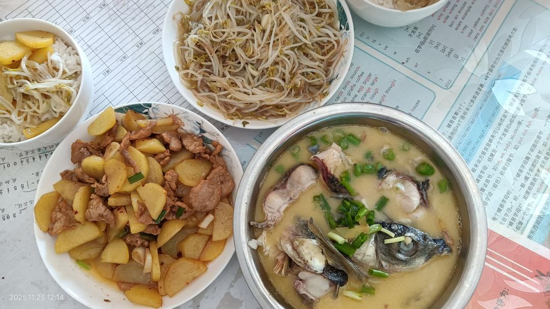 如牛奶般浓郁鱼头汤