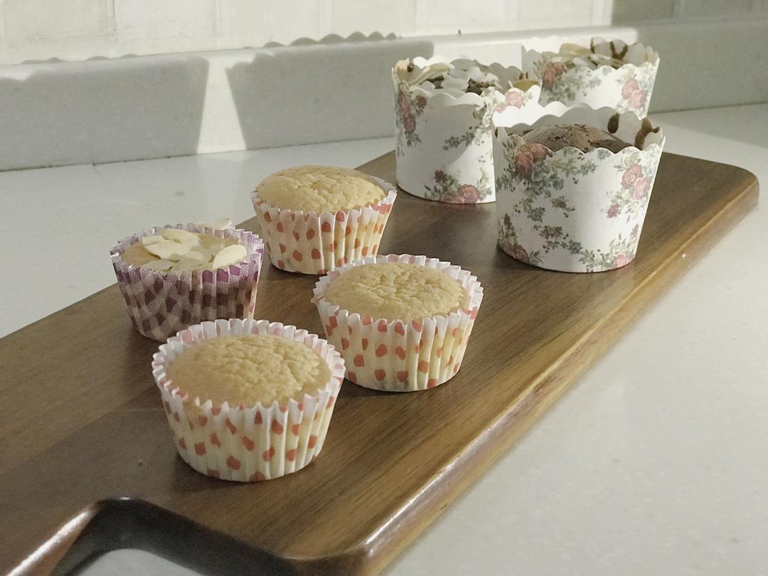 软绵绵戚风纸杯蛋糕