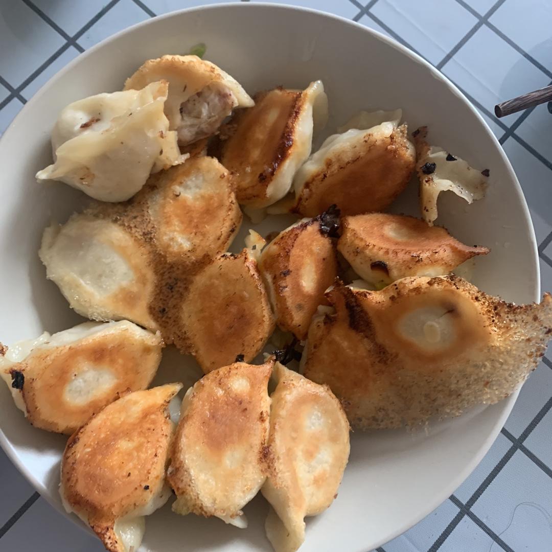 家常版快手煎饺(真的10分钟搞定)