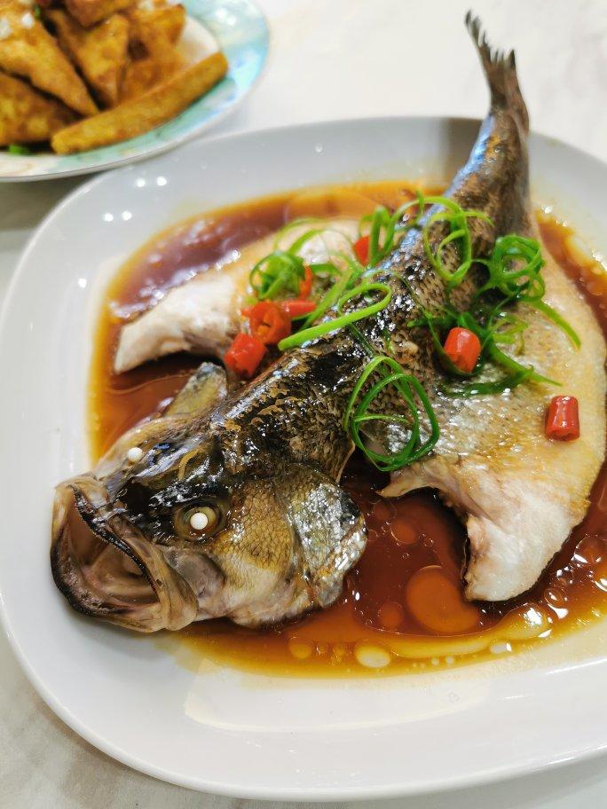什么喵做的清蒸鲈鱼