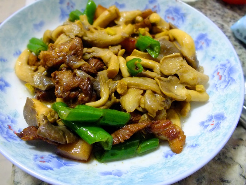 蘑菇烧肉
