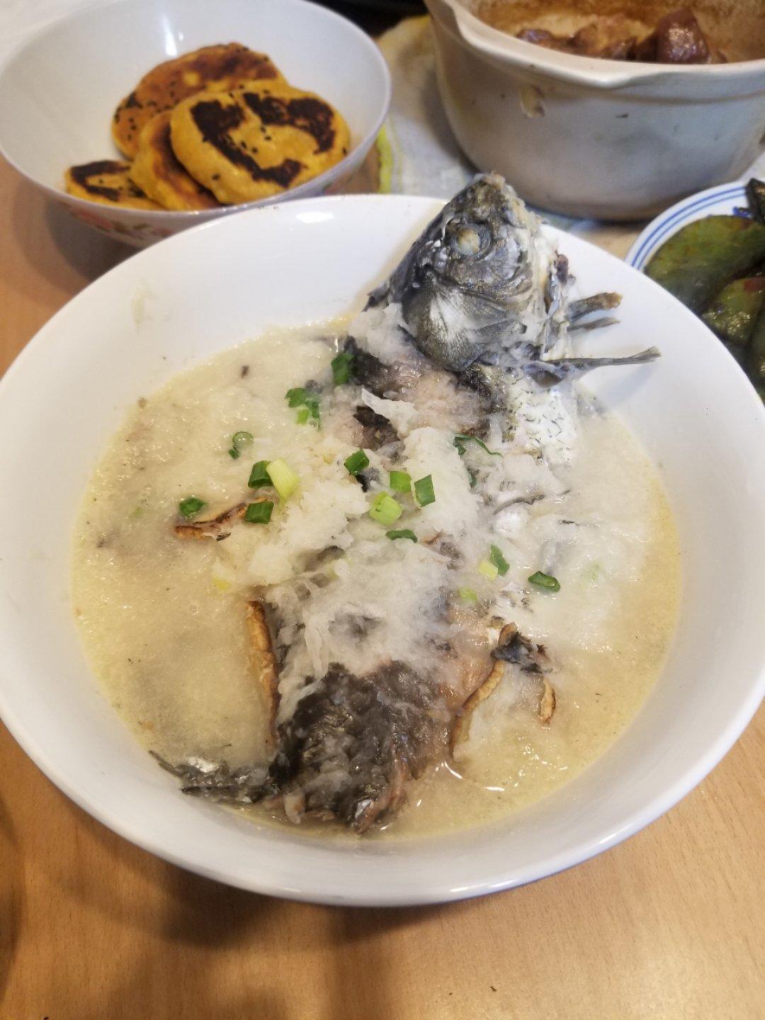 女人汤-鲫鱼萝卜丝汤