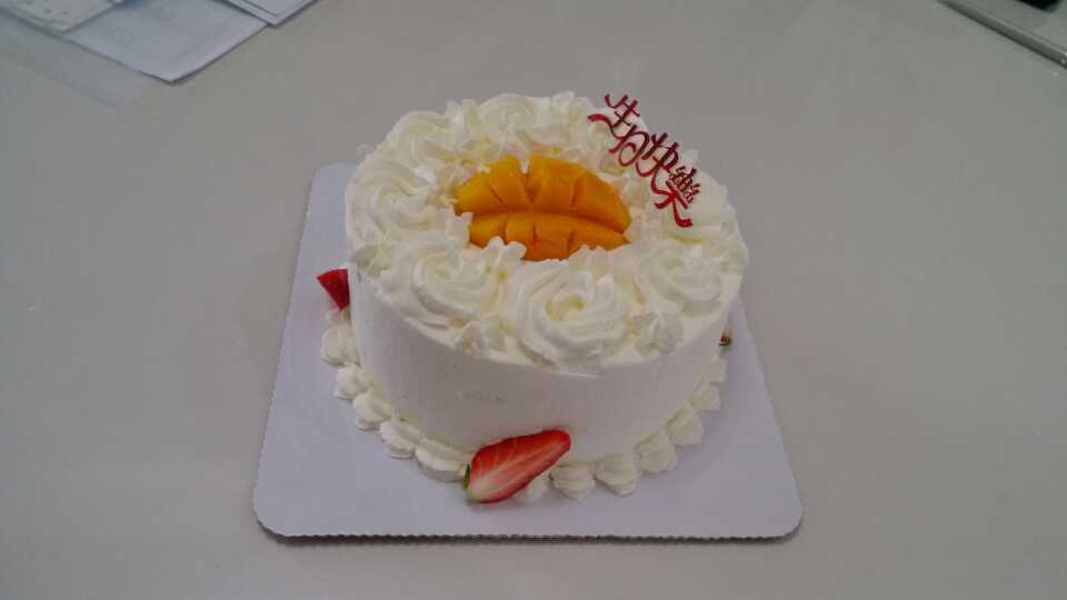 奶油水果装饰蛋糕