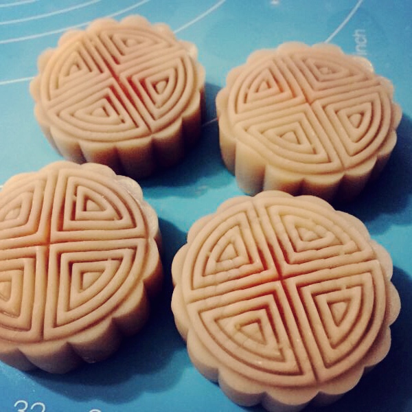 广式月饼—蛋黄莲蓉月饼
