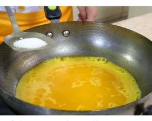 金汤南瓜煮百合的做法 步骤4
