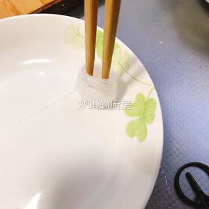 年夜饭：蒜蓉粉丝蒸扇贝的做法 步骤12