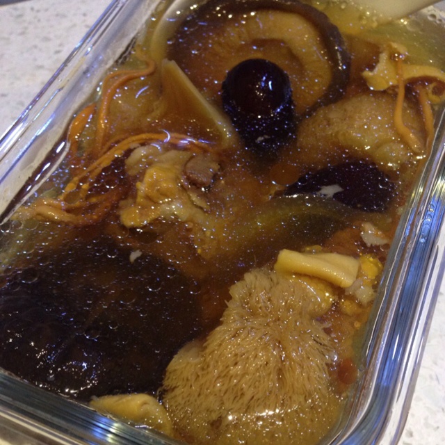 星级美味——猴头菇花胶北虫草茨实汤