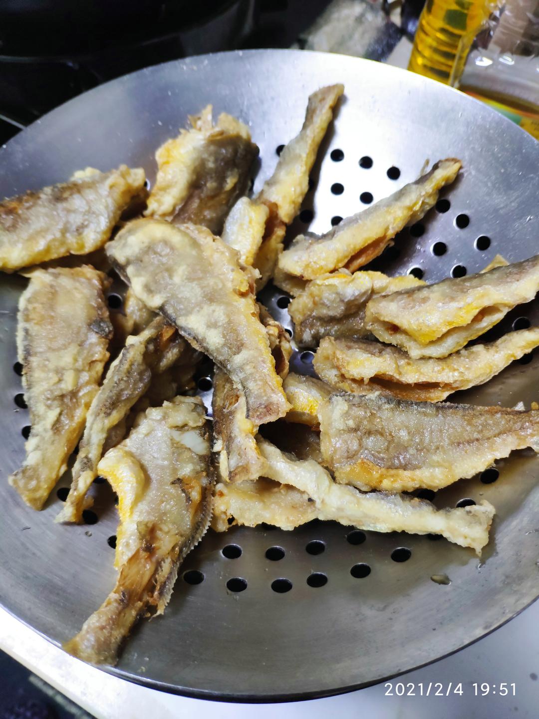 炸小黄鱼的做法