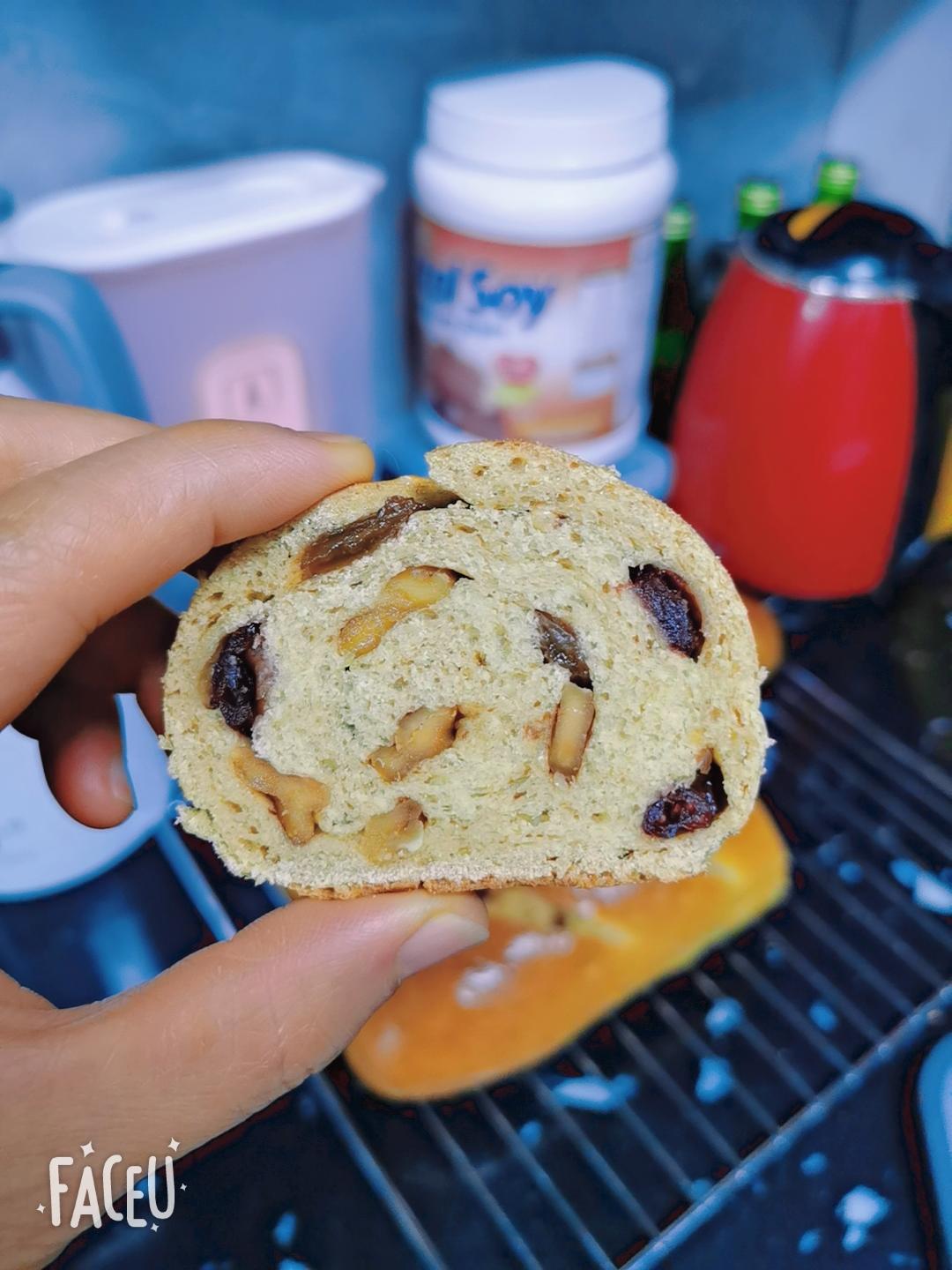 非一般的黑啤酵种俄罗斯果仁大列巴Nut Bread(一次发酵）