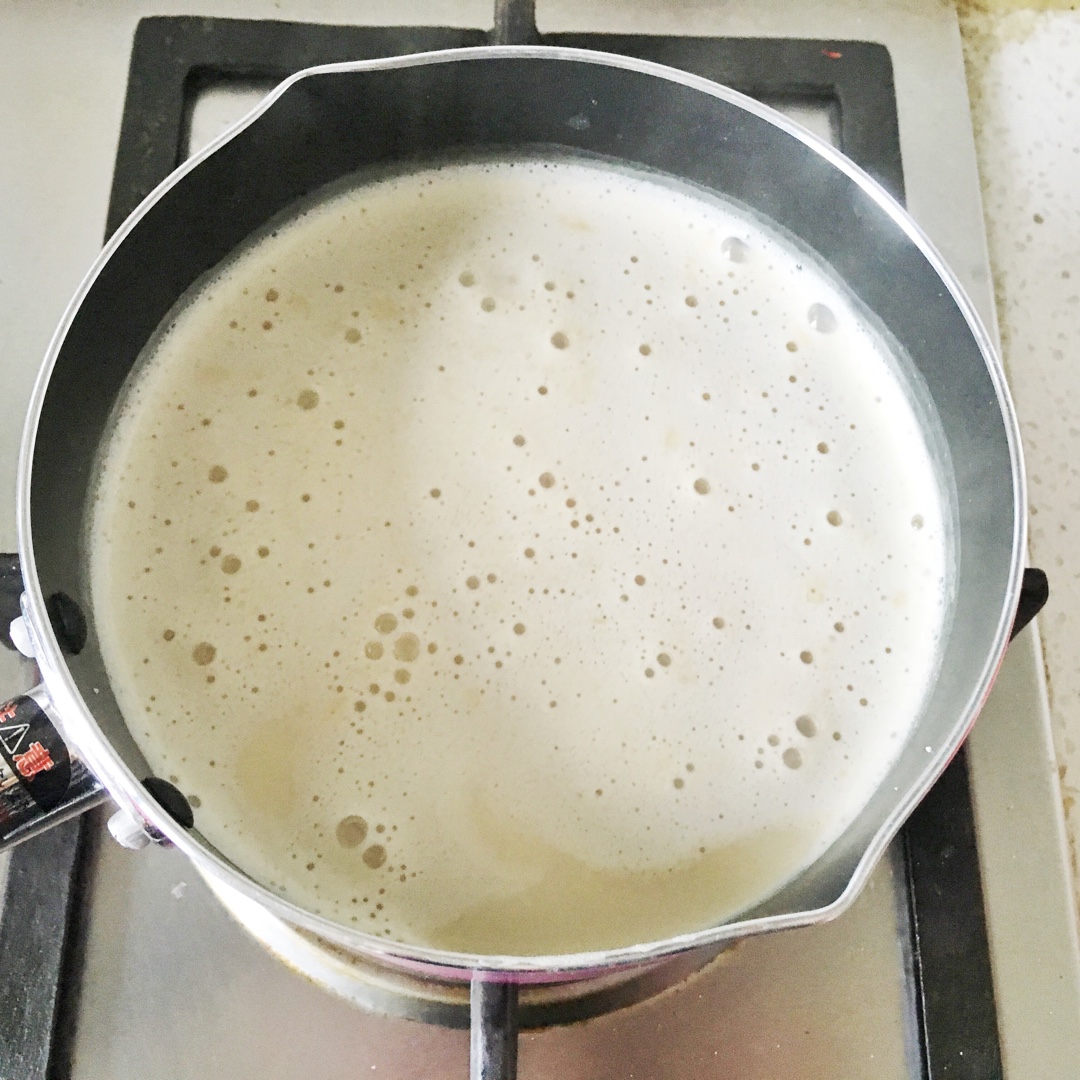 浓浓的锅煮奶茶