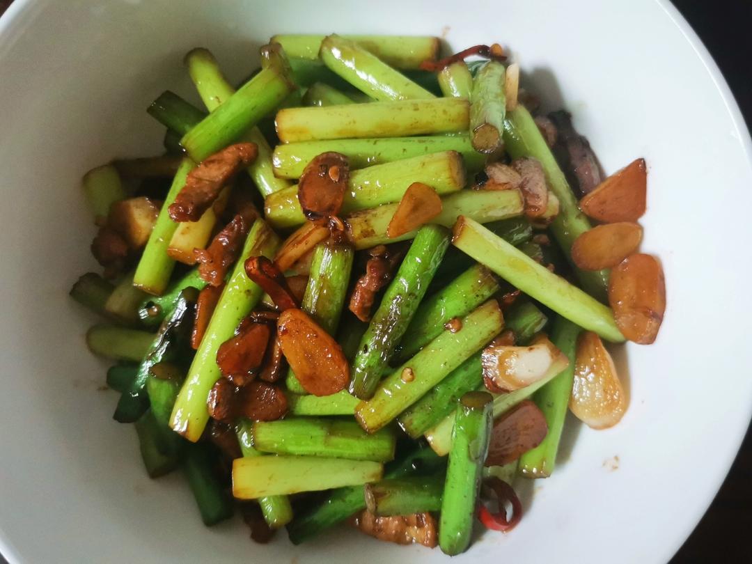简单易做的下饭菜－蒜苔炒肉