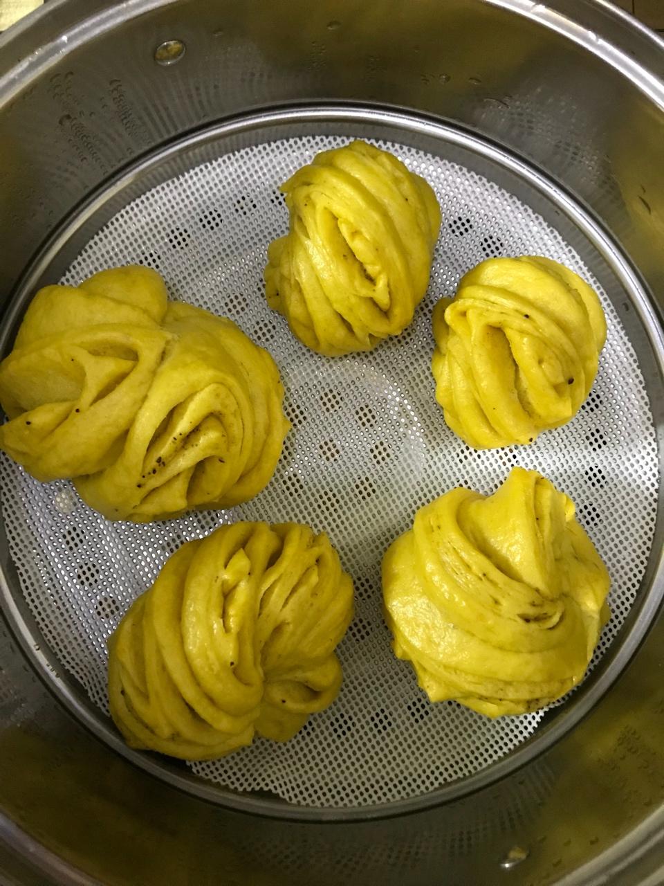 新手也可以--详解如何做出人见人爱、金黄的南瓜馒头