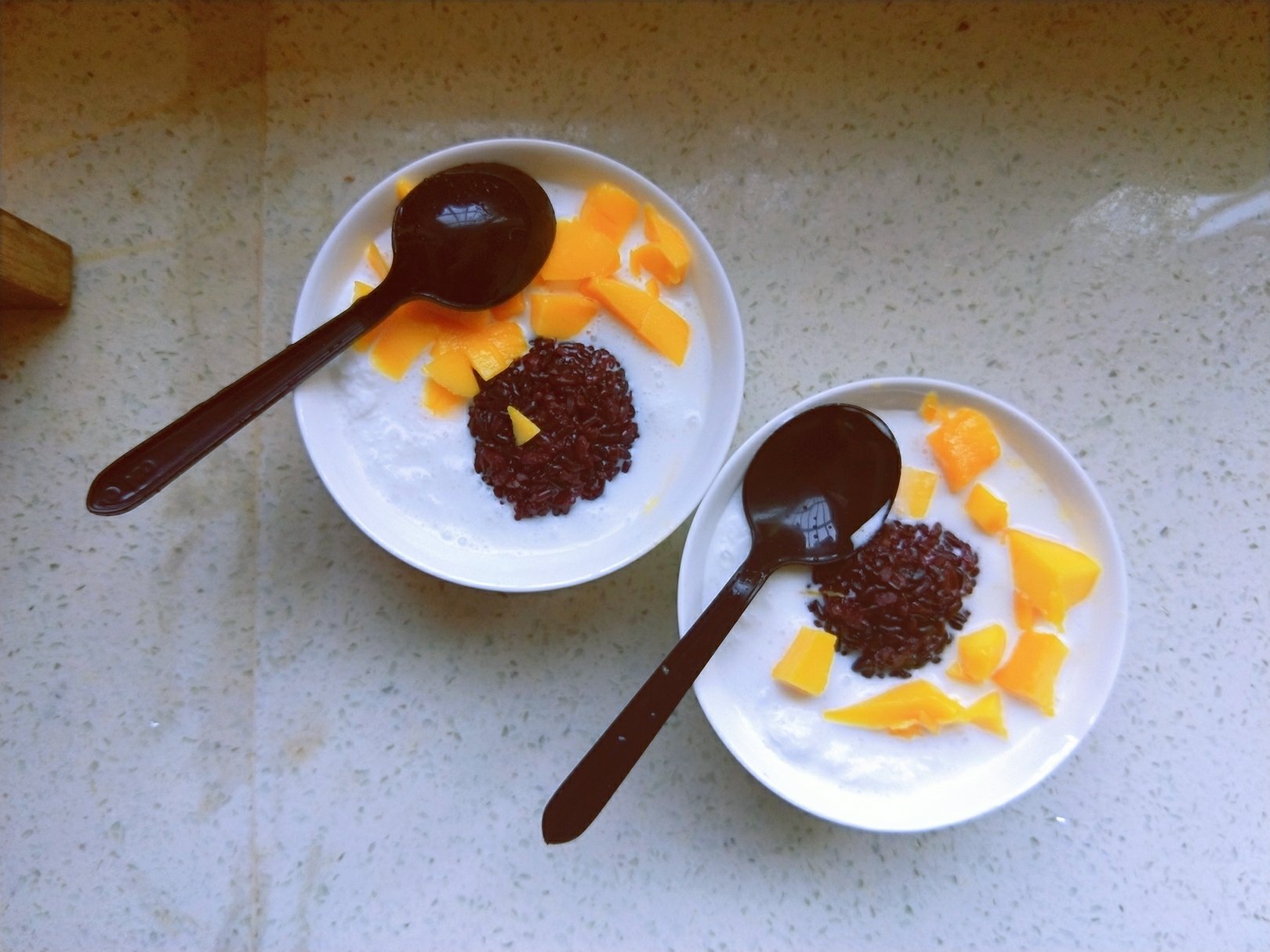经典港式甜品——芒果黑米捞