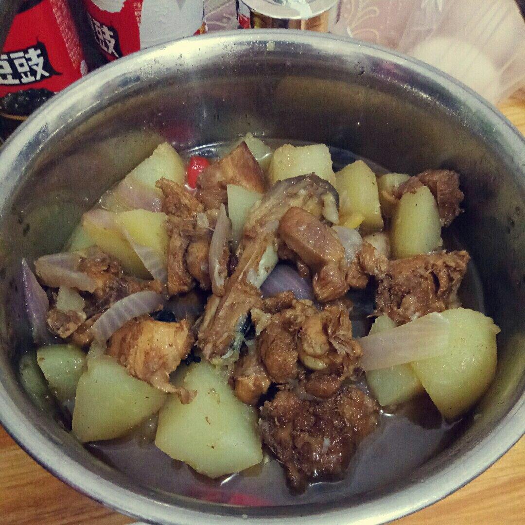 土豆炖鸡块