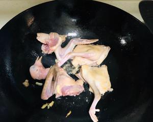 酱油乳鸽（好吃到舔盘子）的做法 步骤2