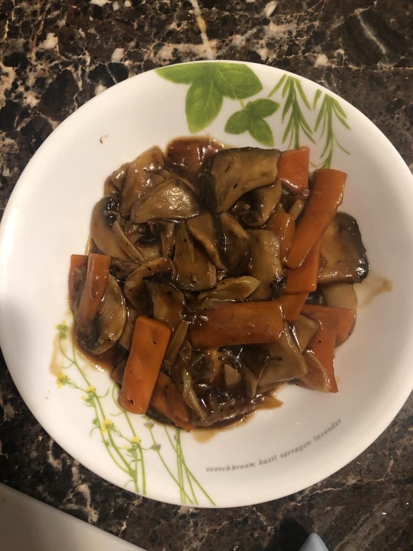 不放味精、盐，有点蒜香味的蚝油口蘑