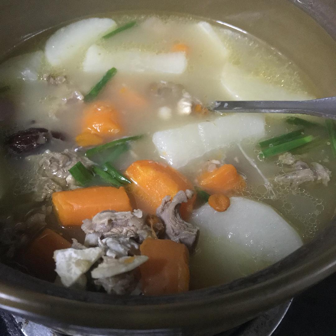 当归羊肉红白萝卜汤