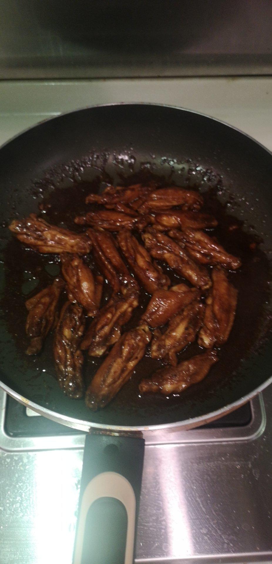 外焦里嫩的香煎黑椒鸡翅