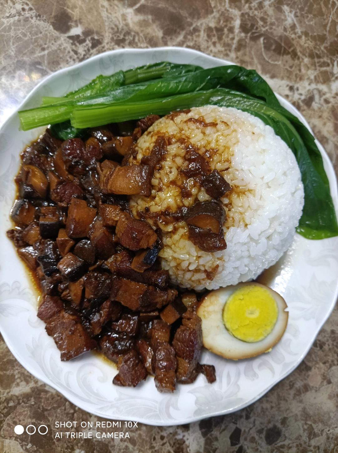 洋葱酥卤肉饭