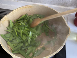 韭菜虾皮豆腐的做法 步骤8