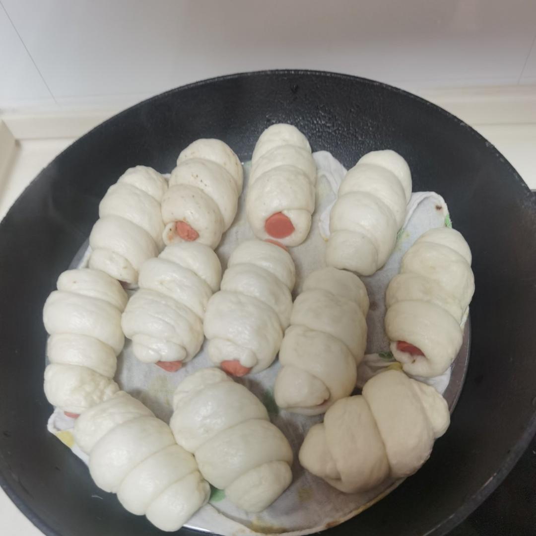 只需一次发酵---松软奶香香肠包