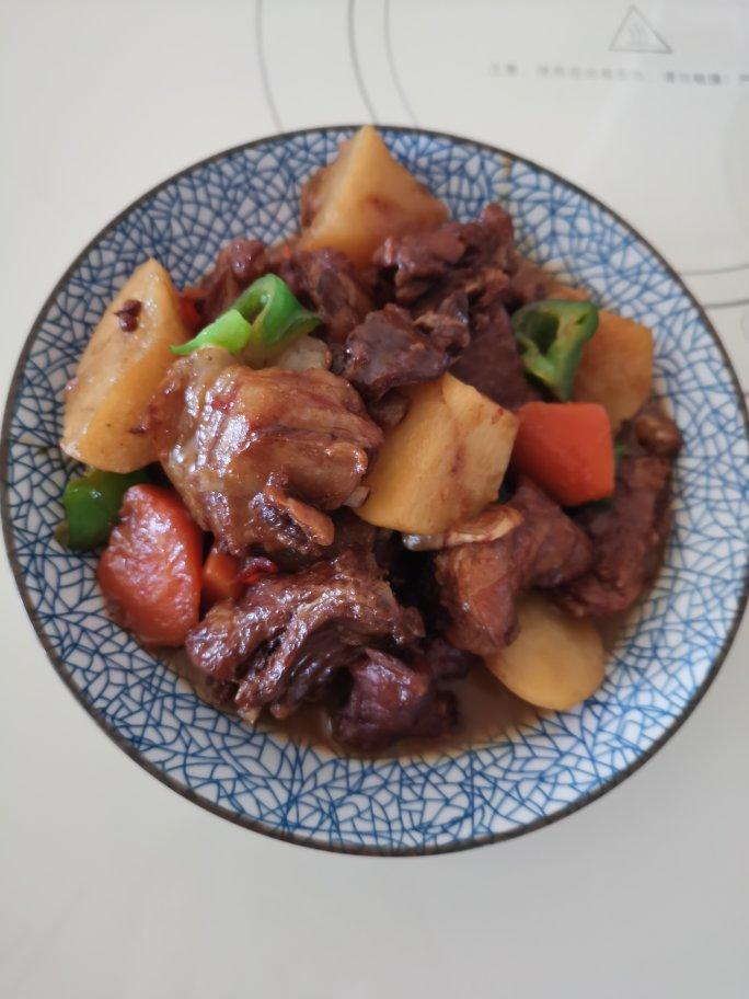 红焖羊肉炖胡萝卜