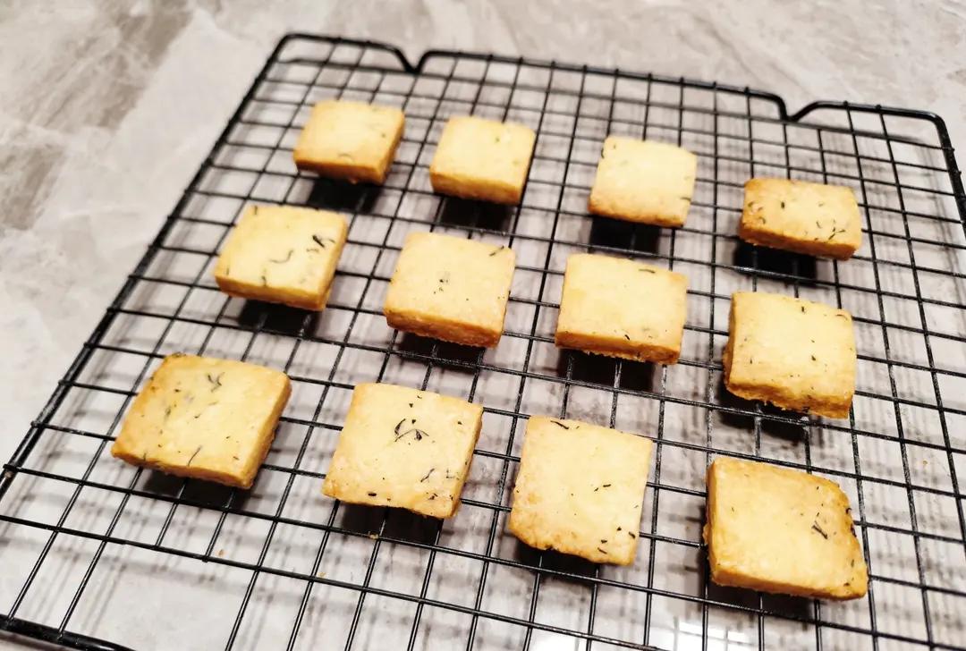 比炼乳小方好吃百倍的方块饼干