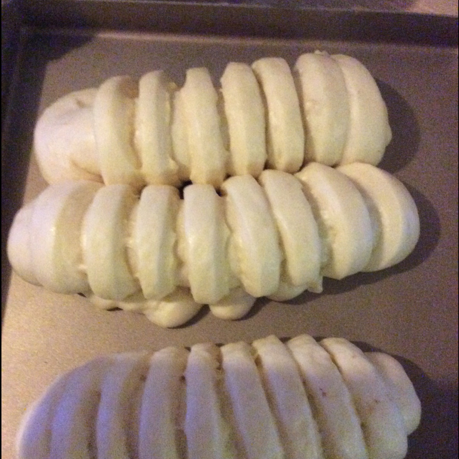 牛肉松毛毛虫面包