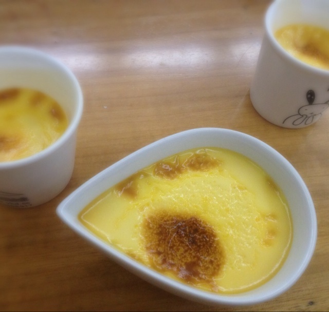 Crèmebrulée。法式烤布雷。焦糖布丁。