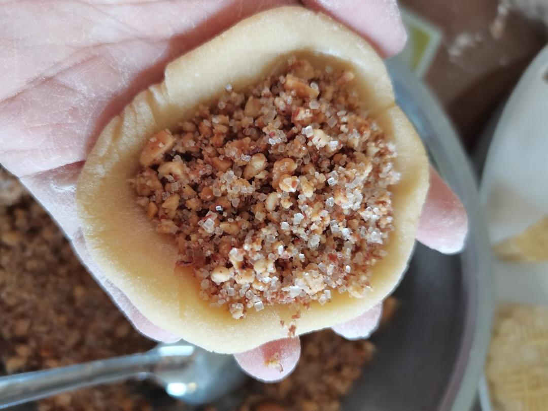咸蛋黄肉松月饼