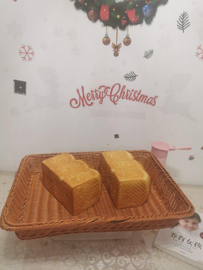 奶香纯粹的重料淡奶油吐司