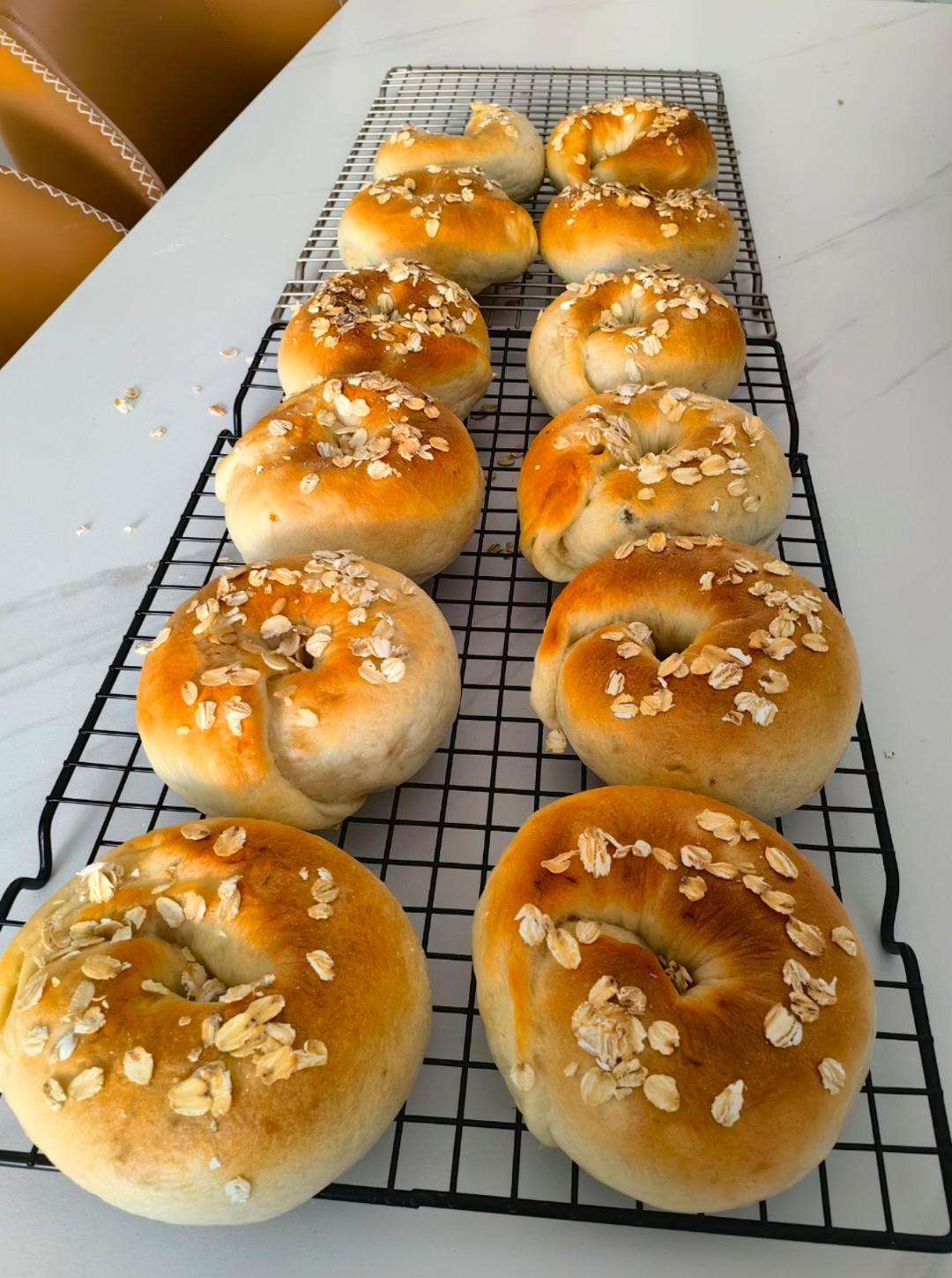 更适合大众口味，肉松芝士软贝果