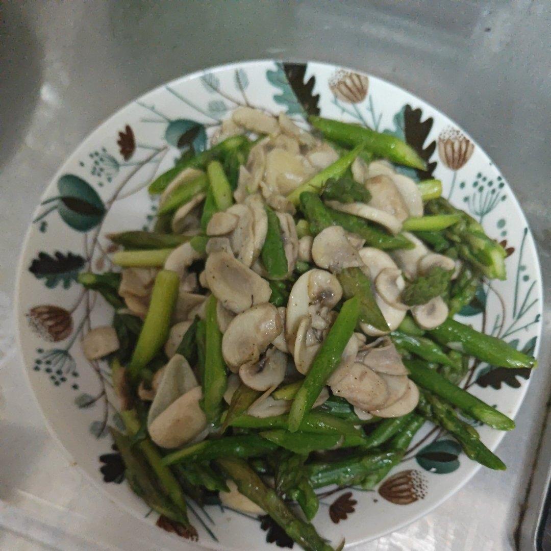 教你做最好吃的芦笋炒蘑菇 新手速get！
