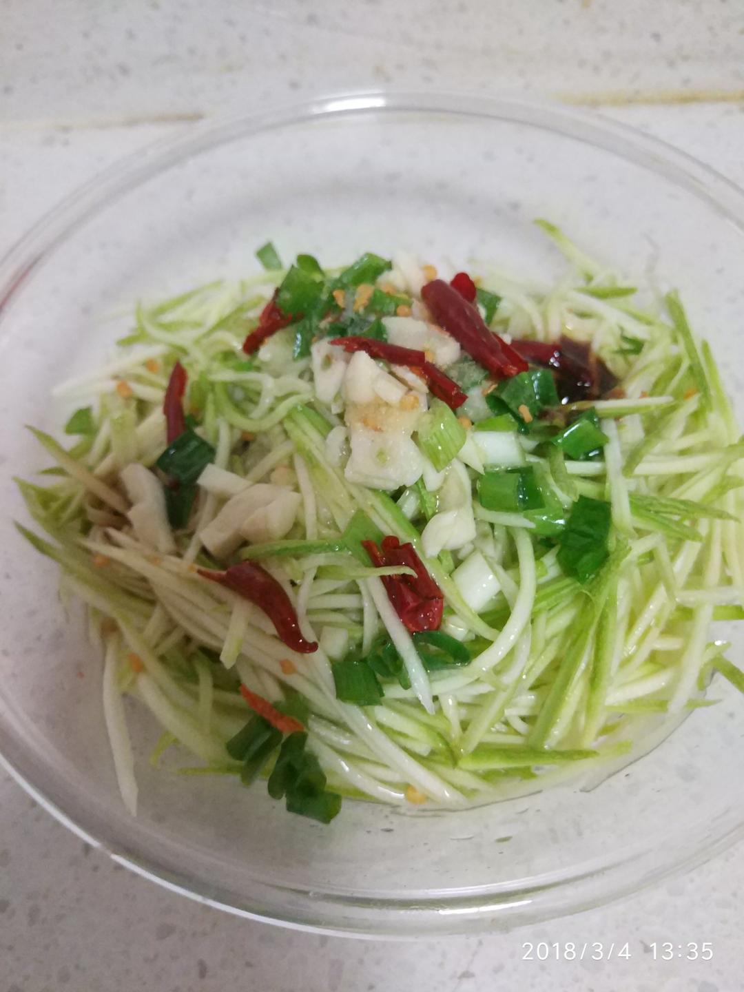 【生拌西葫芦】