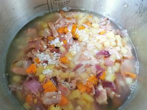 培根土豆闷饭的做法 步骤3