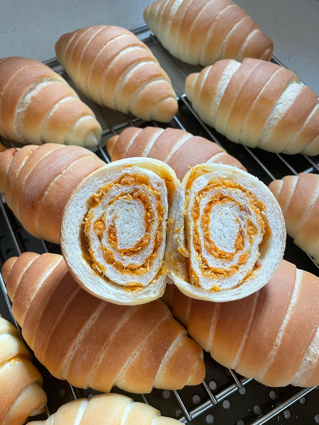 咸香黑芝麻盐面包