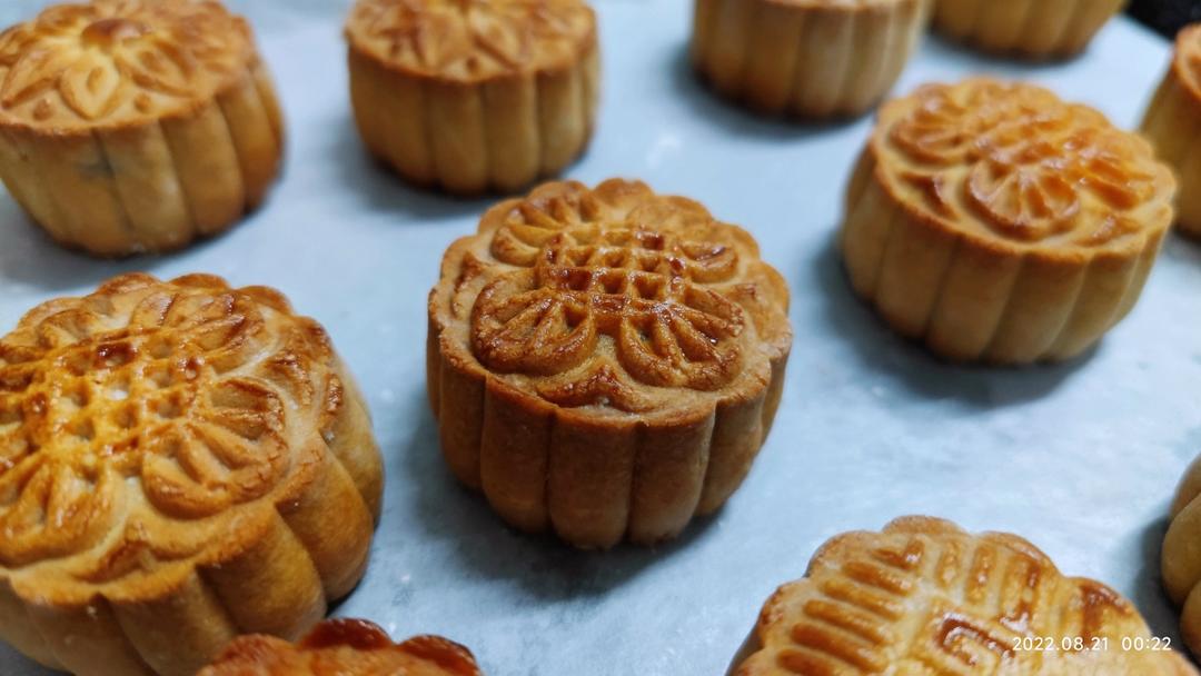 广式月饼—蛋黄莲蓉月饼