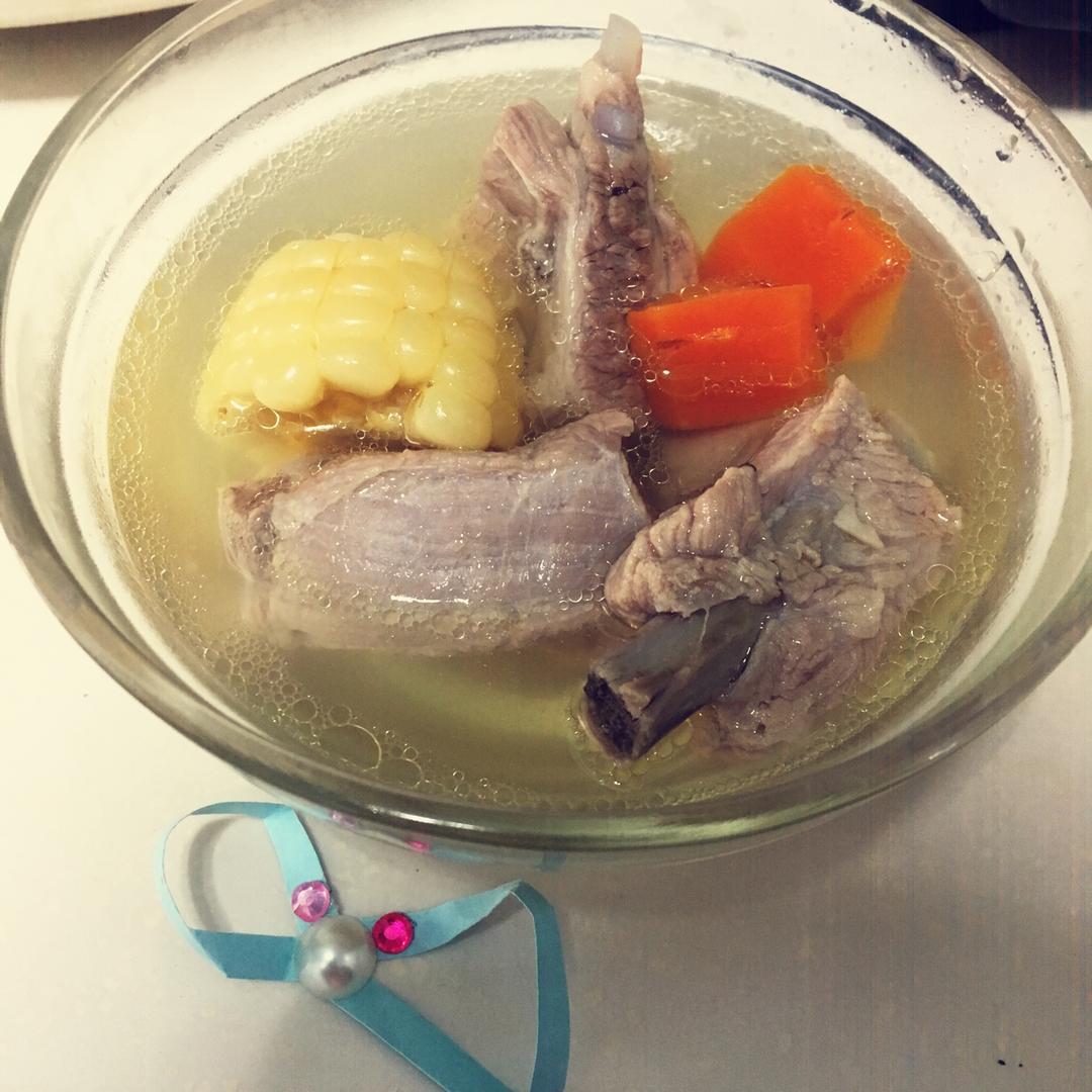 胡萝卜玉米排骨汤