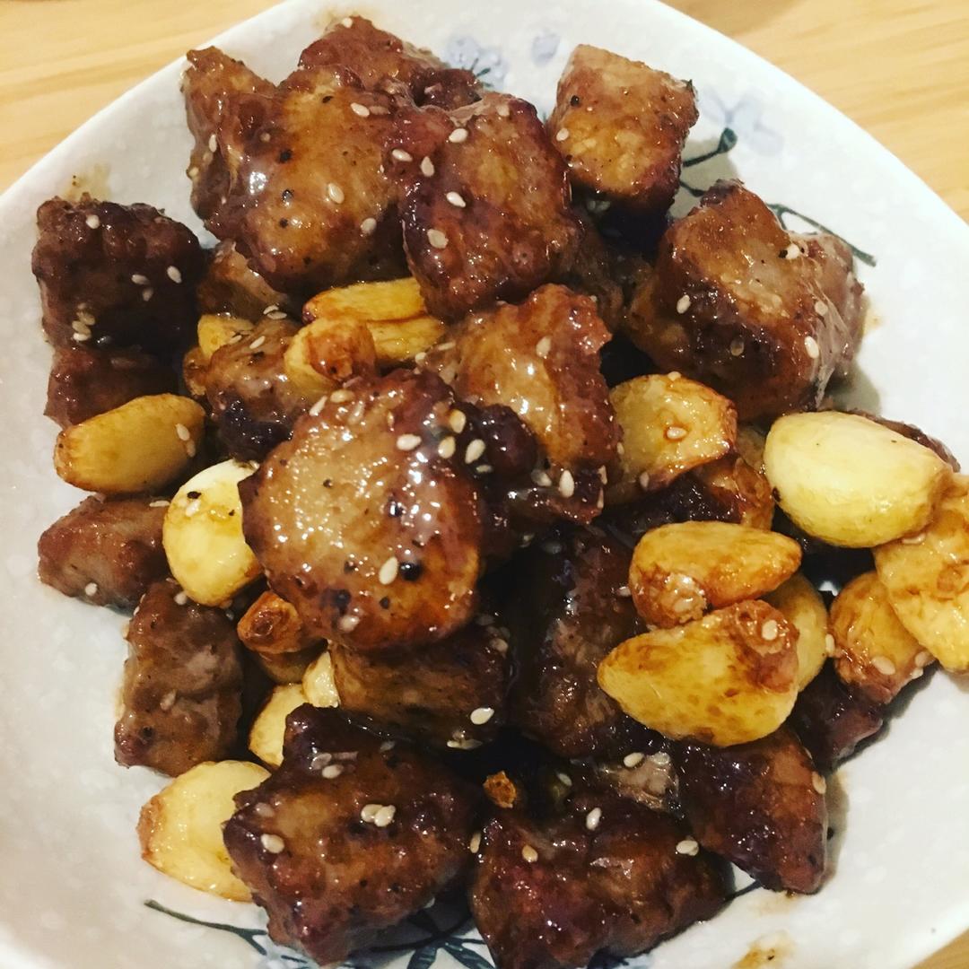 黑胡椒蒜子牛肉粒