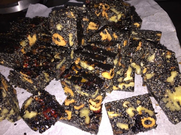 核桃桂圆芝麻红枣阿胶膏