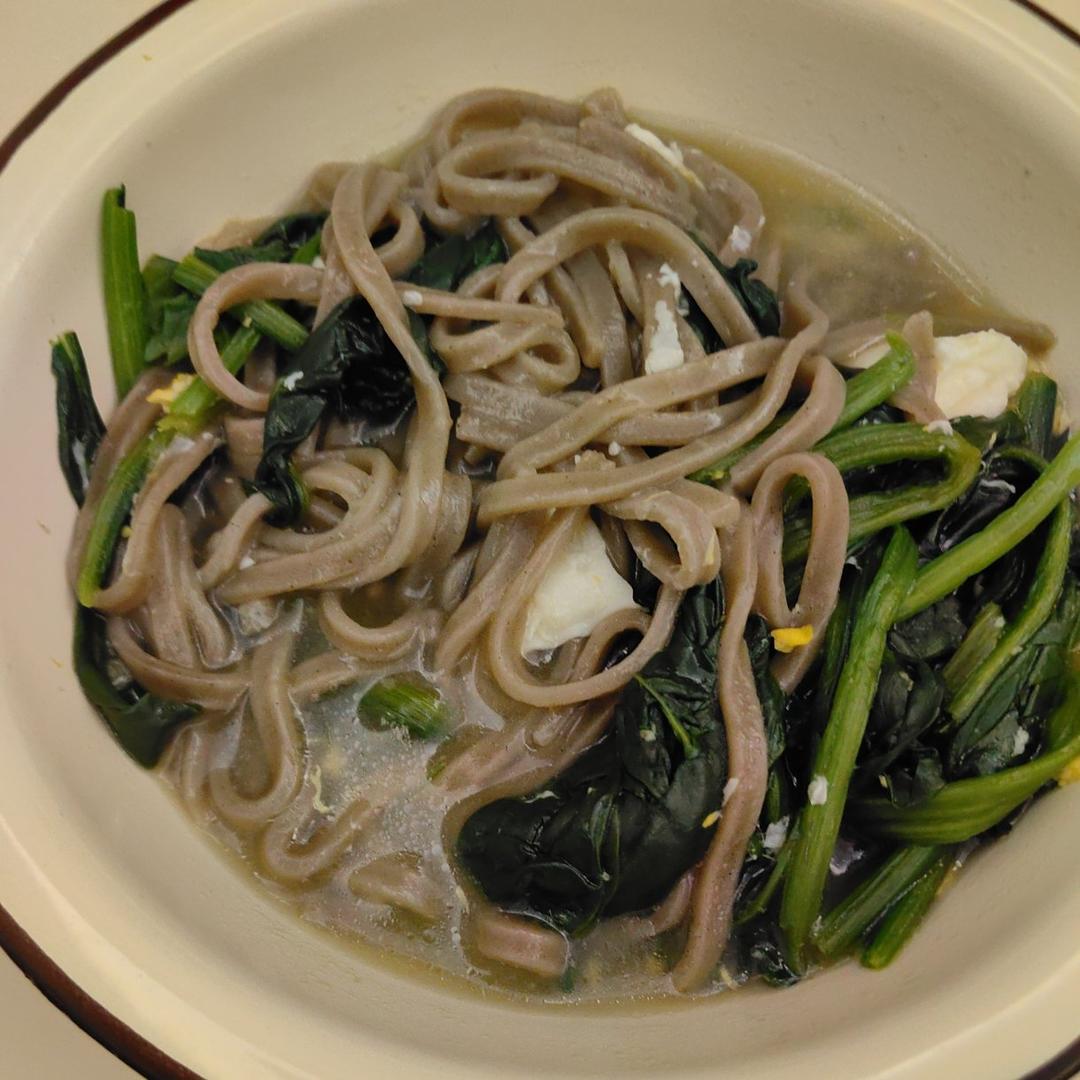 菠菜荞麦面