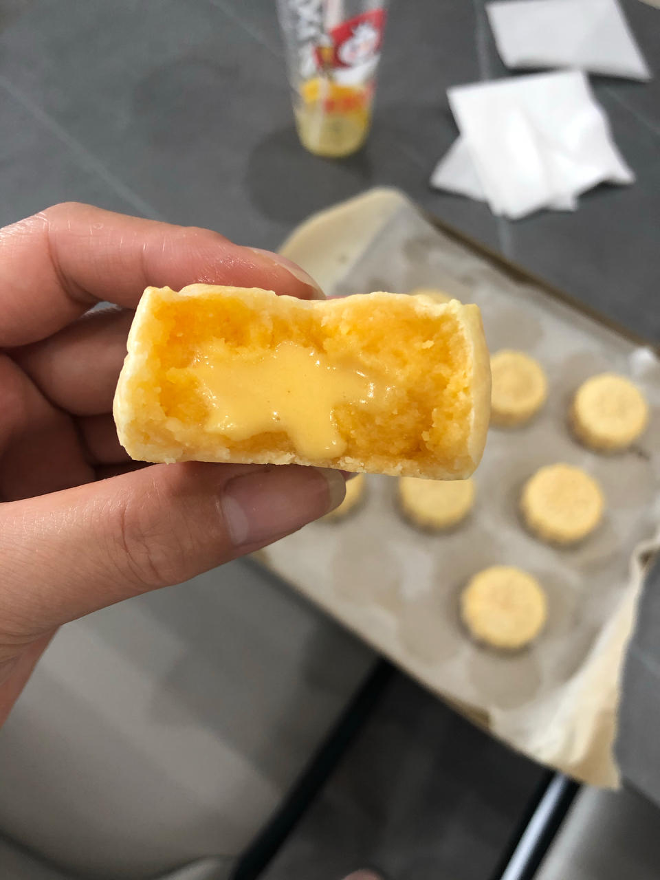 💃奶黄流心月饼——这是可以让你坐稳朋友圈厨霸位置的月饼🥮，没人点赞算我输👎