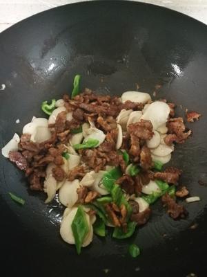 杏鲍菇辣椒炒肉片的做法 步骤8