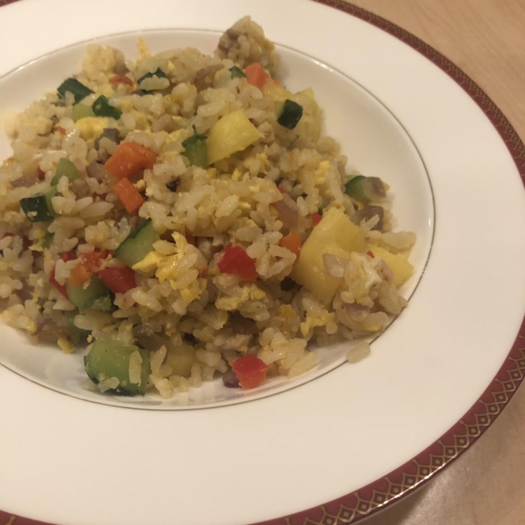 菠萝海鲜蛋炒饭