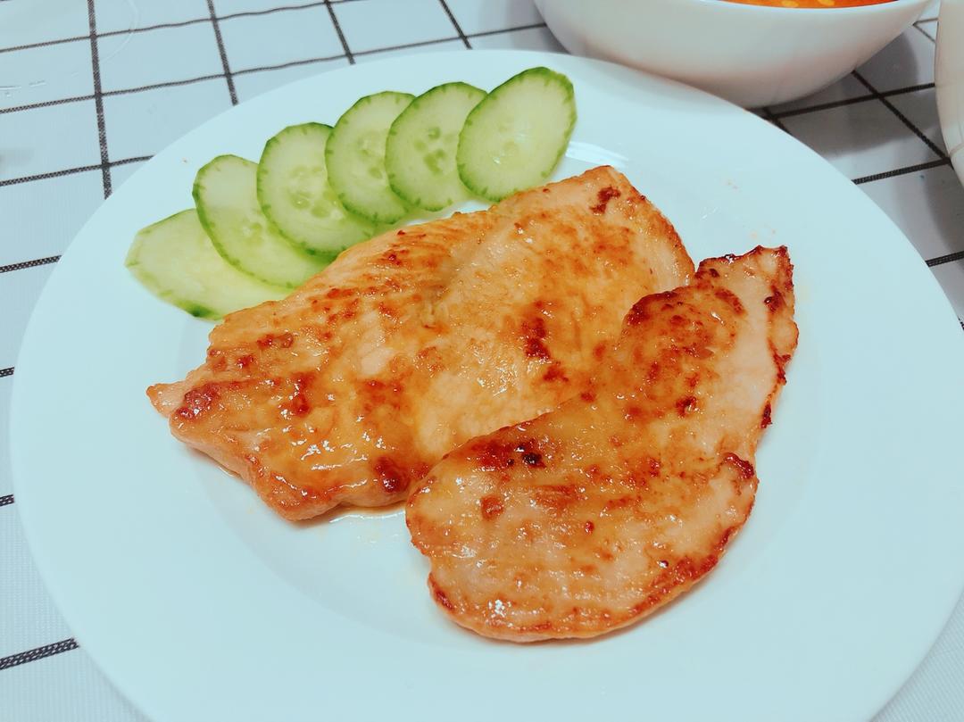低脂超滑嫩的香煎鸡胸肉