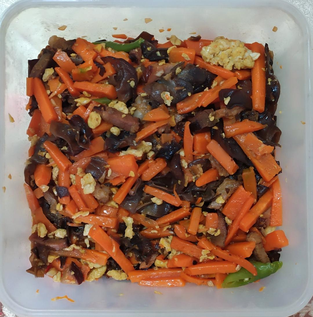 胡萝卜木耳炒肉丝