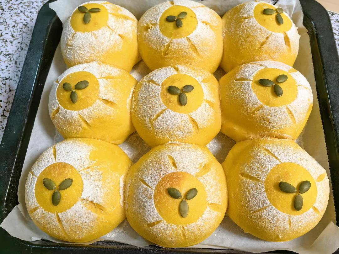 秋天的第一口面包-🎃南瓜乳酪软欧！