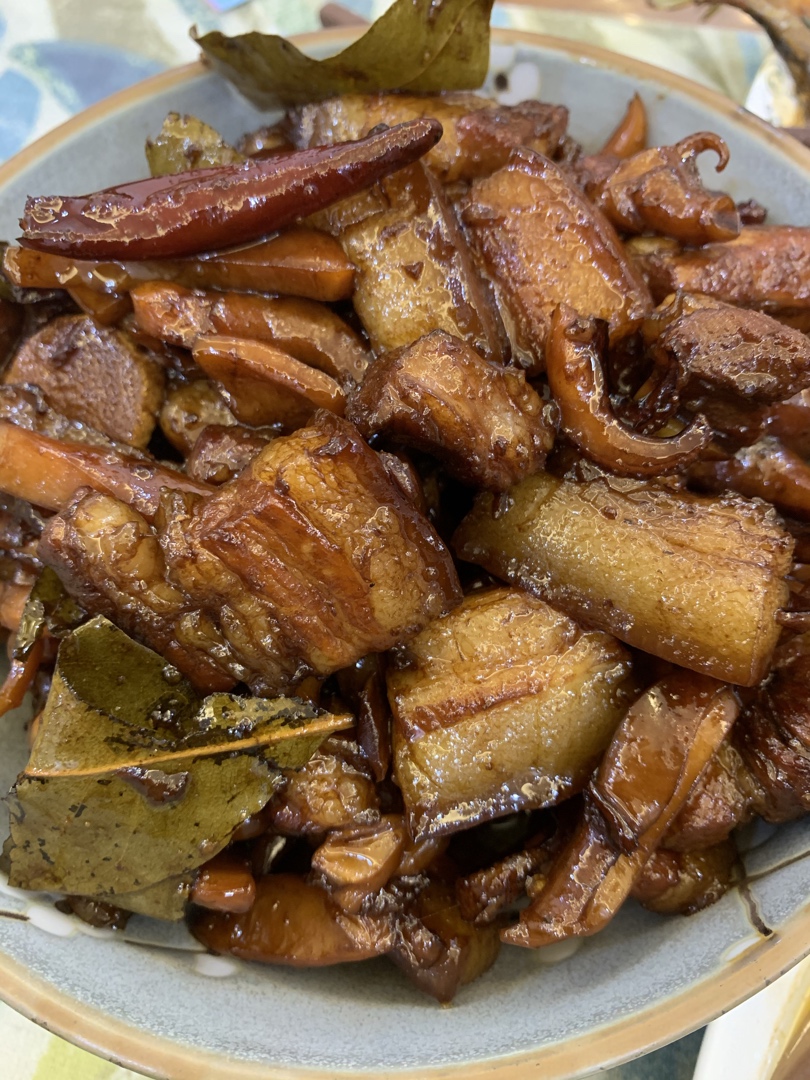 helen晒太阳做的墨鱼干烧肉