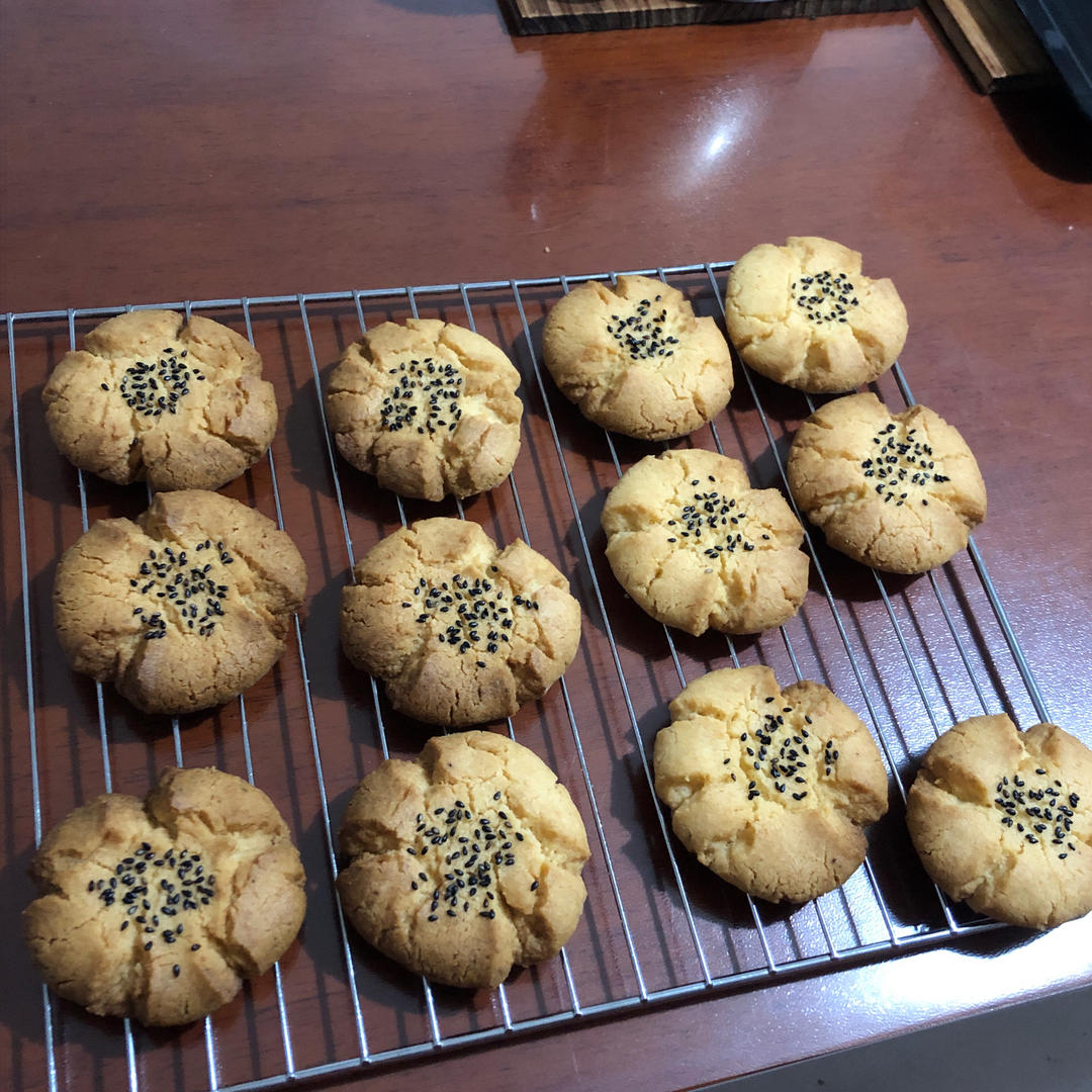 轻轻一按就碎掉的原味桃酥（不输猪油版）